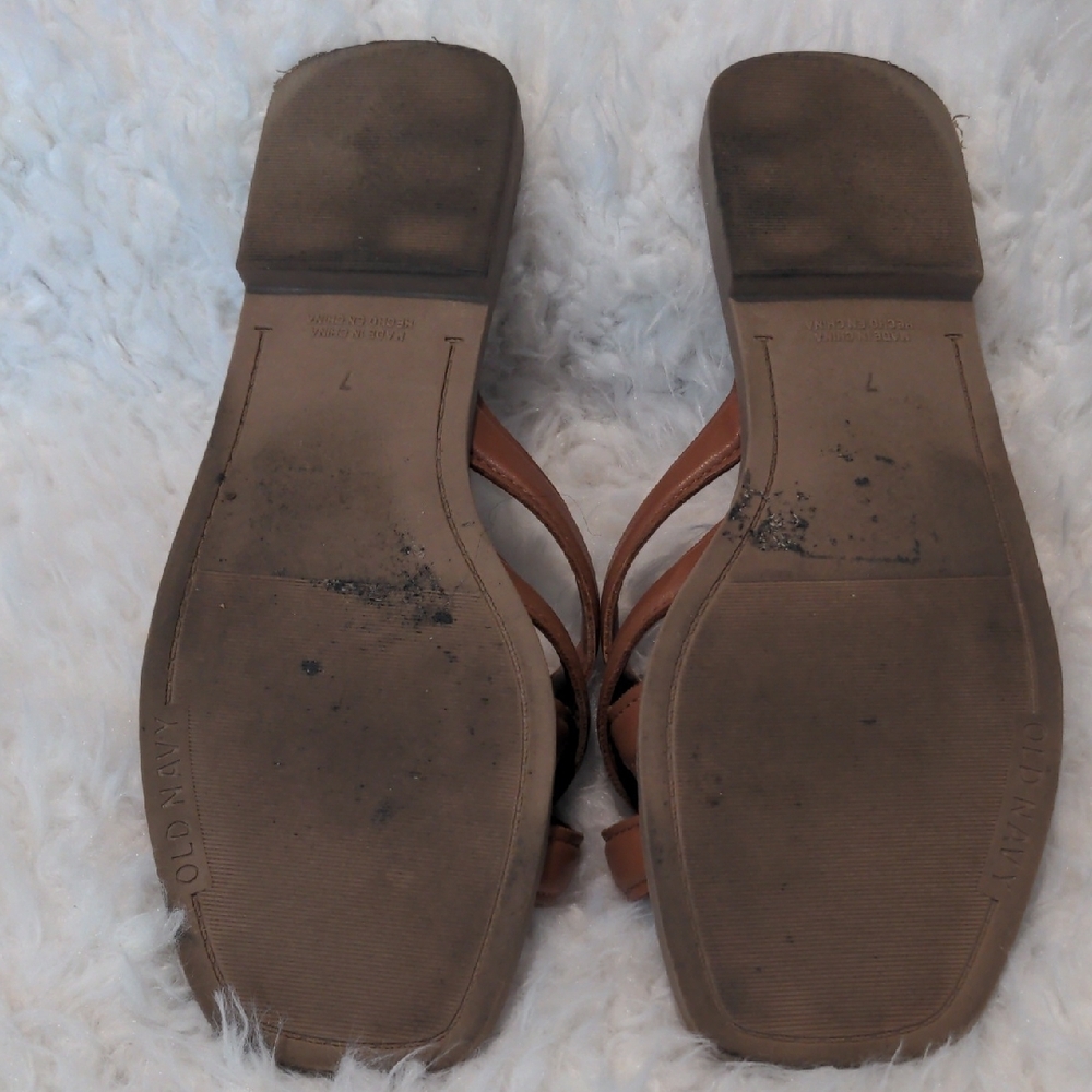 🌞 Old Navy Tan and Black Women's Sandals - Picture 3 of 7